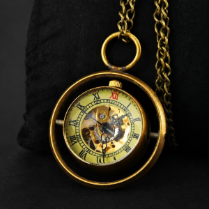 Orologio da tasca scheletrato in ottone