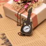Orologio da taschino a forma di chitarra al quarzo