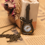Orologio da taschino a forma di chitarra al quarzo
