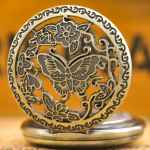 Orologio da taschino al quarzo con farfalla traforata