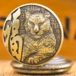 Orologio da taschino al quarzo con tigre in rilievo