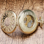 Orologio da taschino meccanico scheletrato dorato