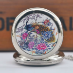 Orologio da taschino steampunk con pavone e peonie