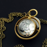Orologio da taschino steampunk con vetro sferico